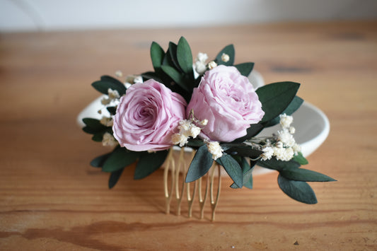 Pink rose and gypsophila flower comb