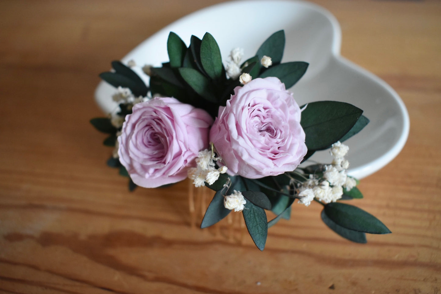 Pink rose and gypsophila flower comb