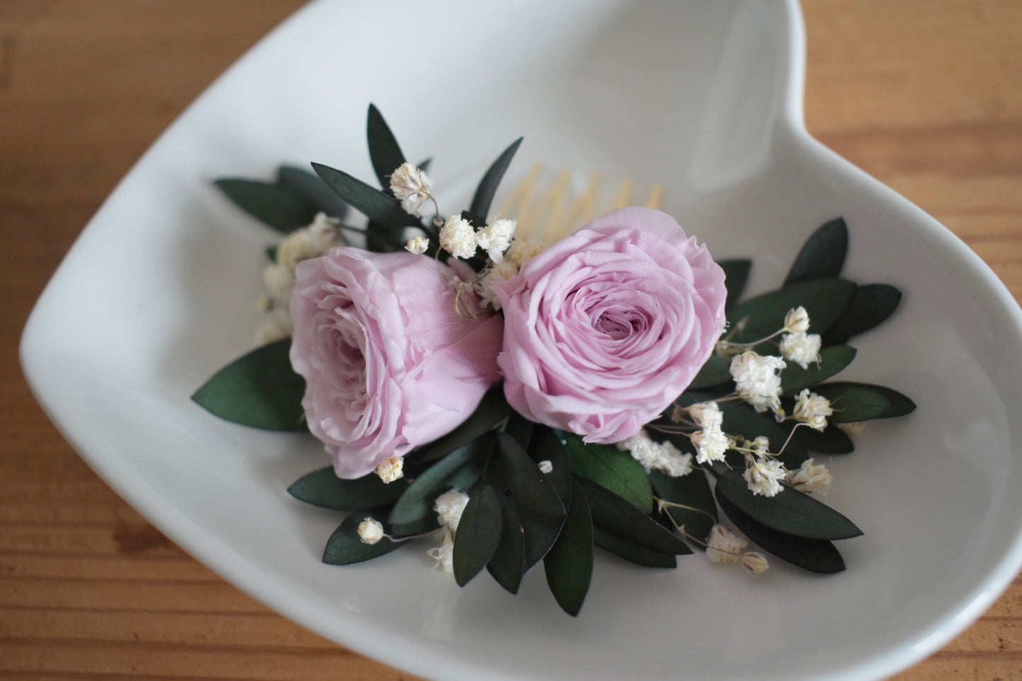 Pink rose and gypsophila flower comb