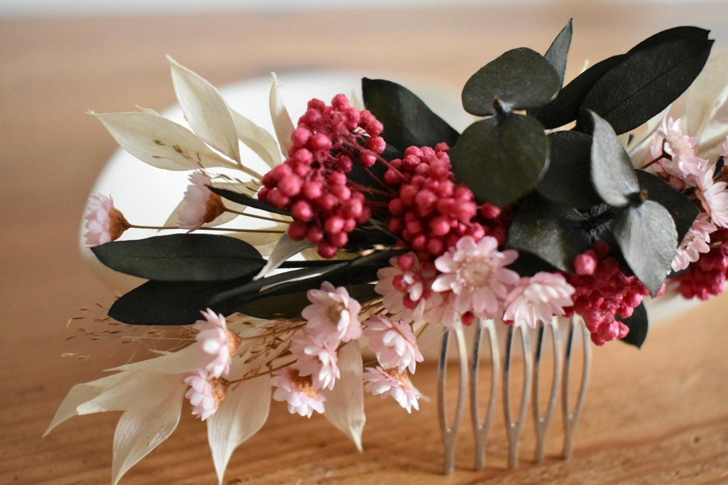 Dried flower hair comb in pink
