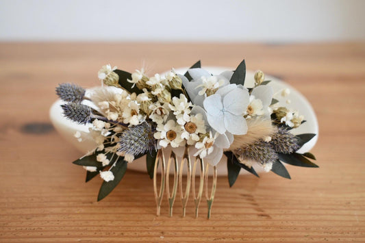 Pale blue hydrangea and daisy floral comb