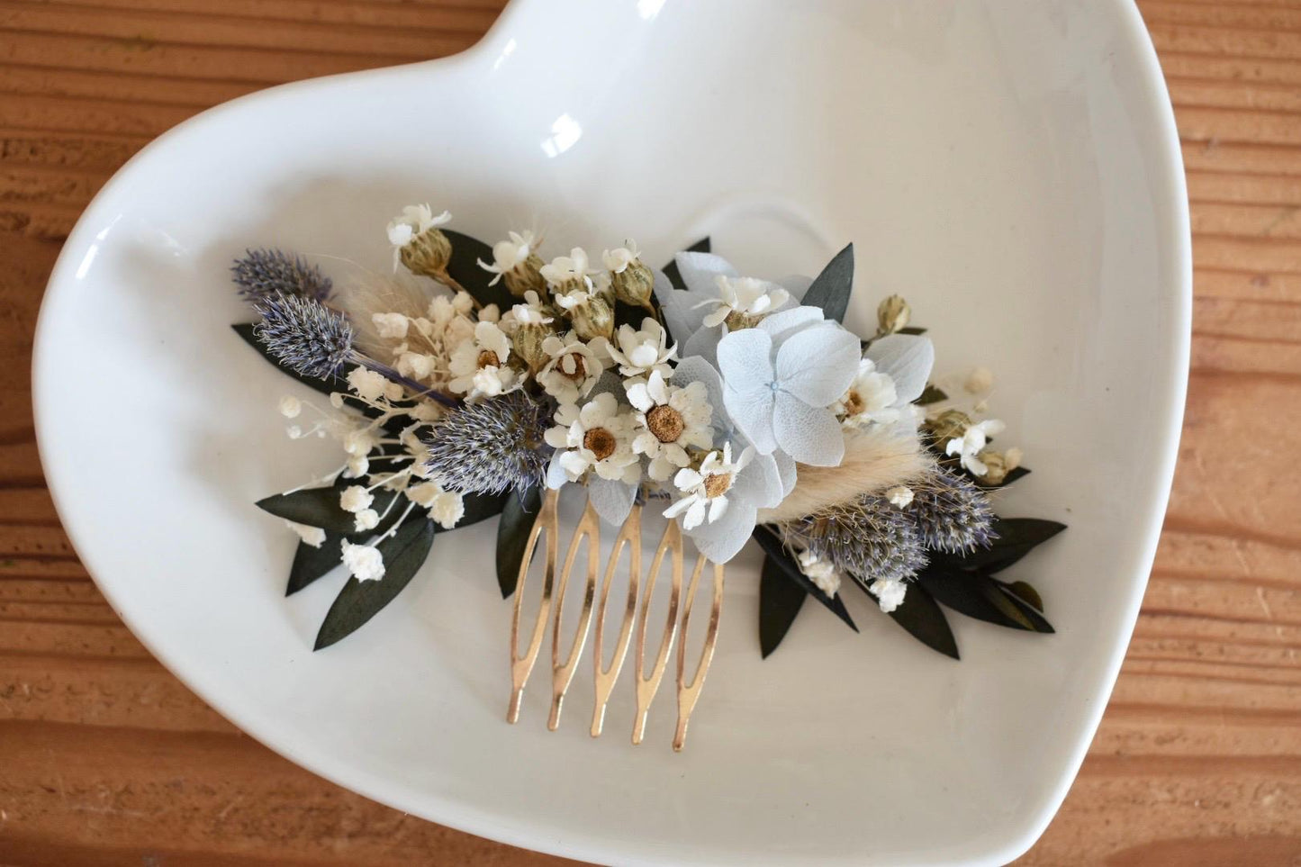 Pale blue hydrangea and daisy floral comb