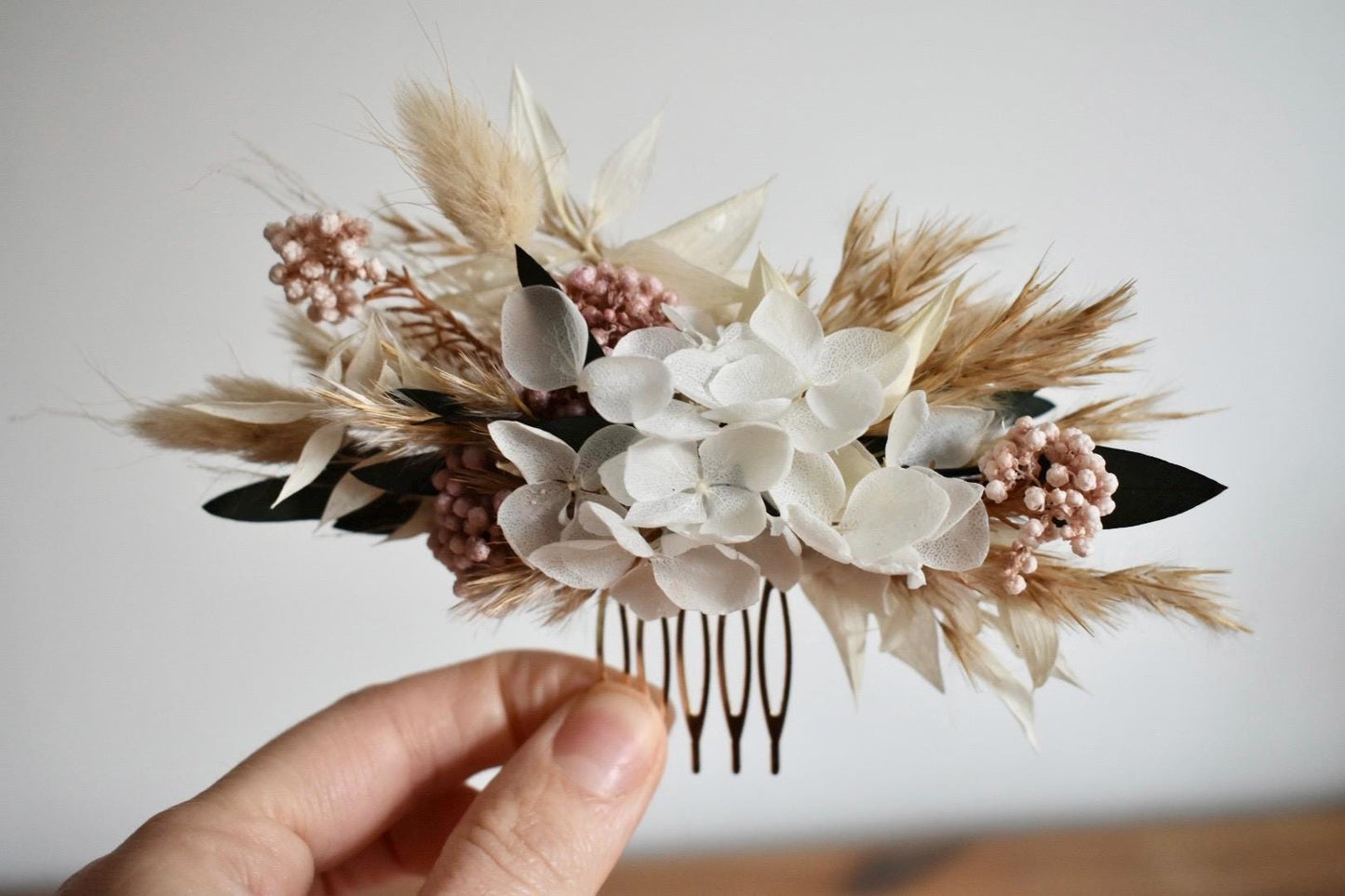Boho neutral floral comb with pampas and hydrangea