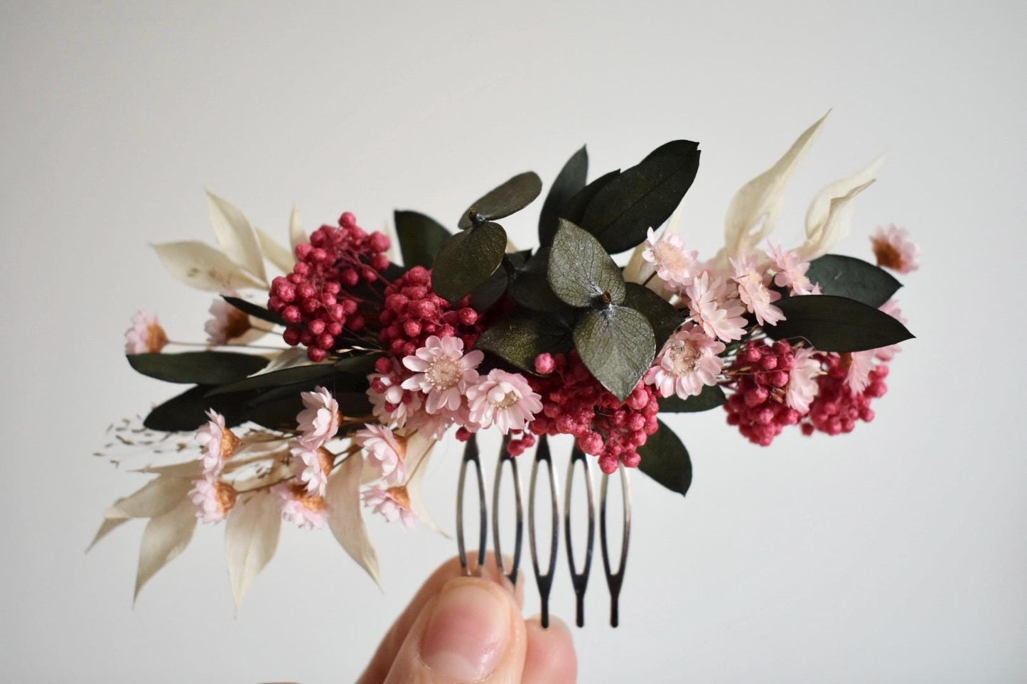 Dried flower hair comb in pink