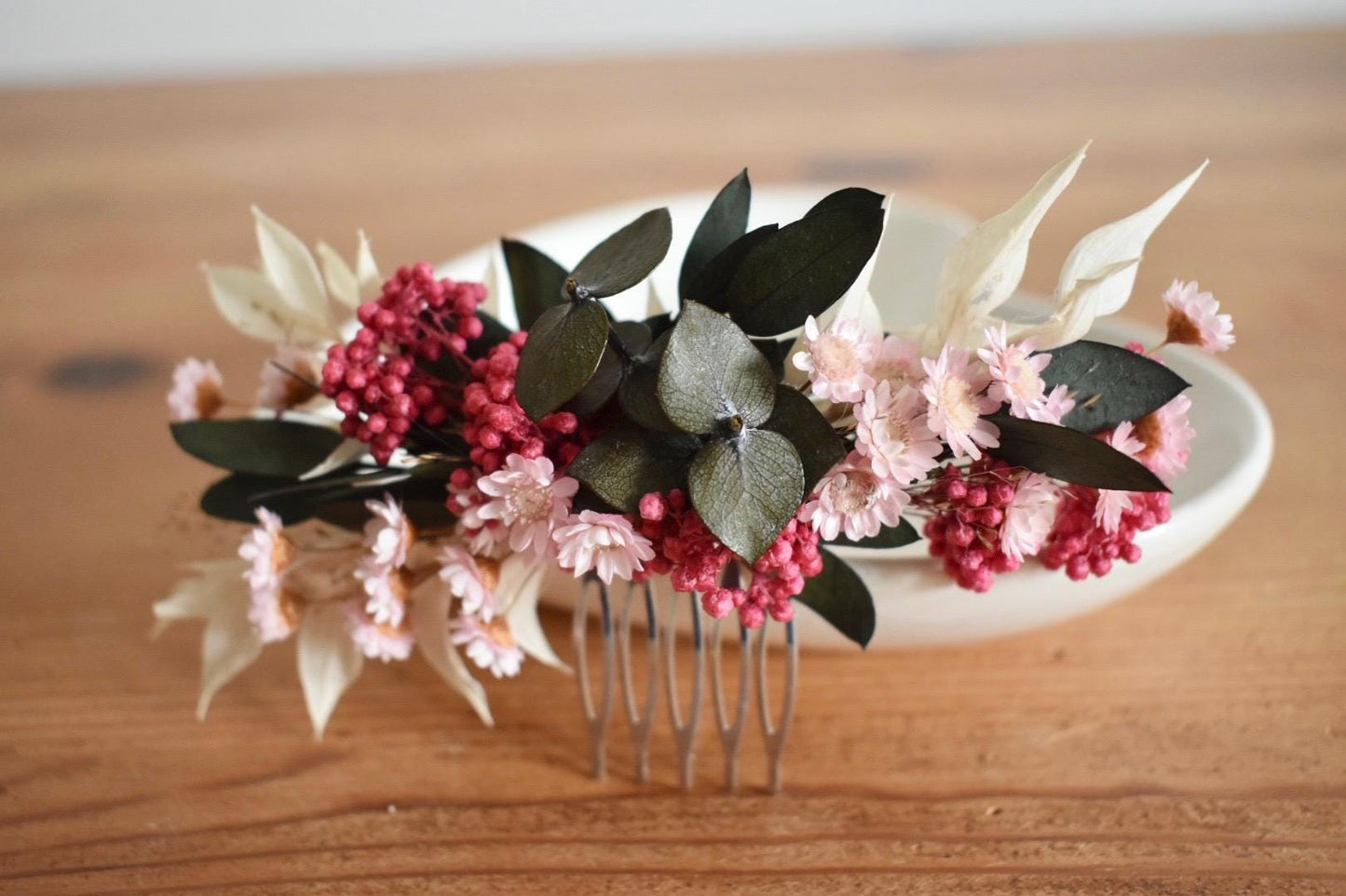 Dried flower hair comb in pink