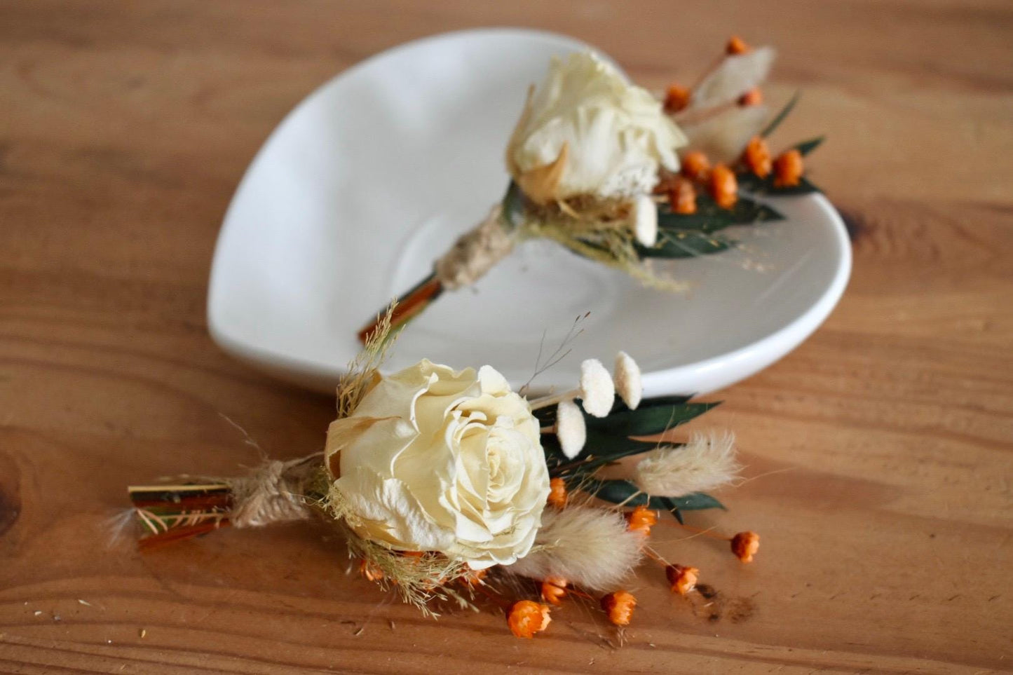 Rose boutonniere with orange glixia