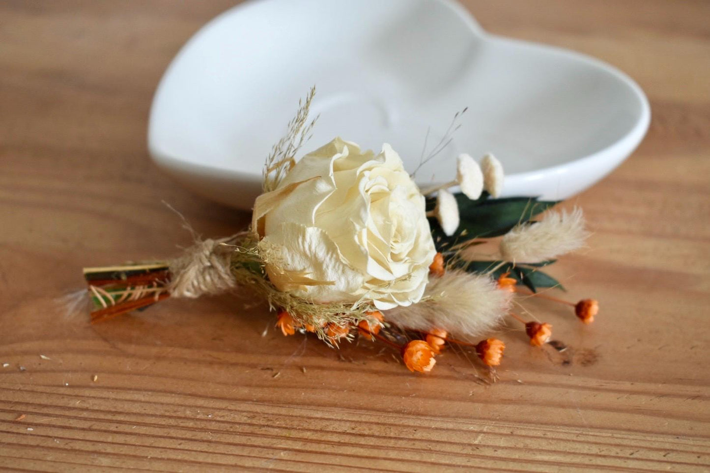 Rose boutonniere with orange glixia
