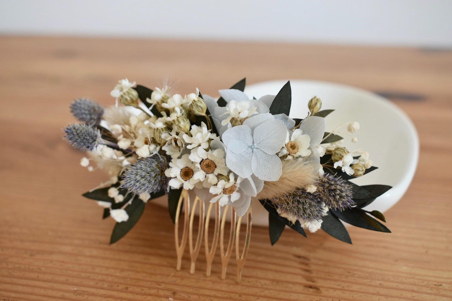 Pale blue hydrangea and daisy floral comb