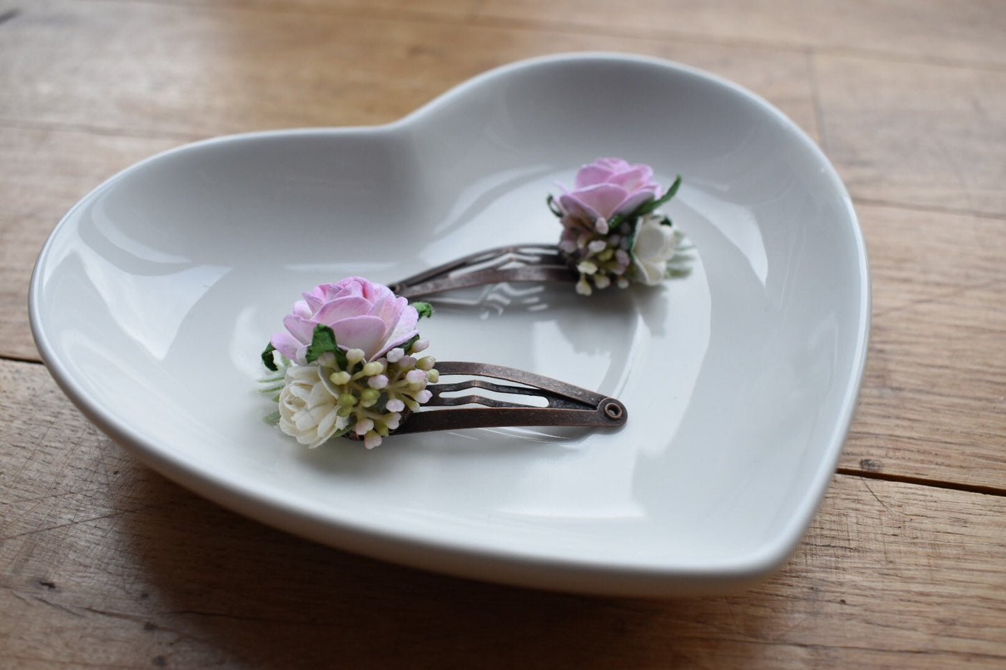 Pink flower girl clips