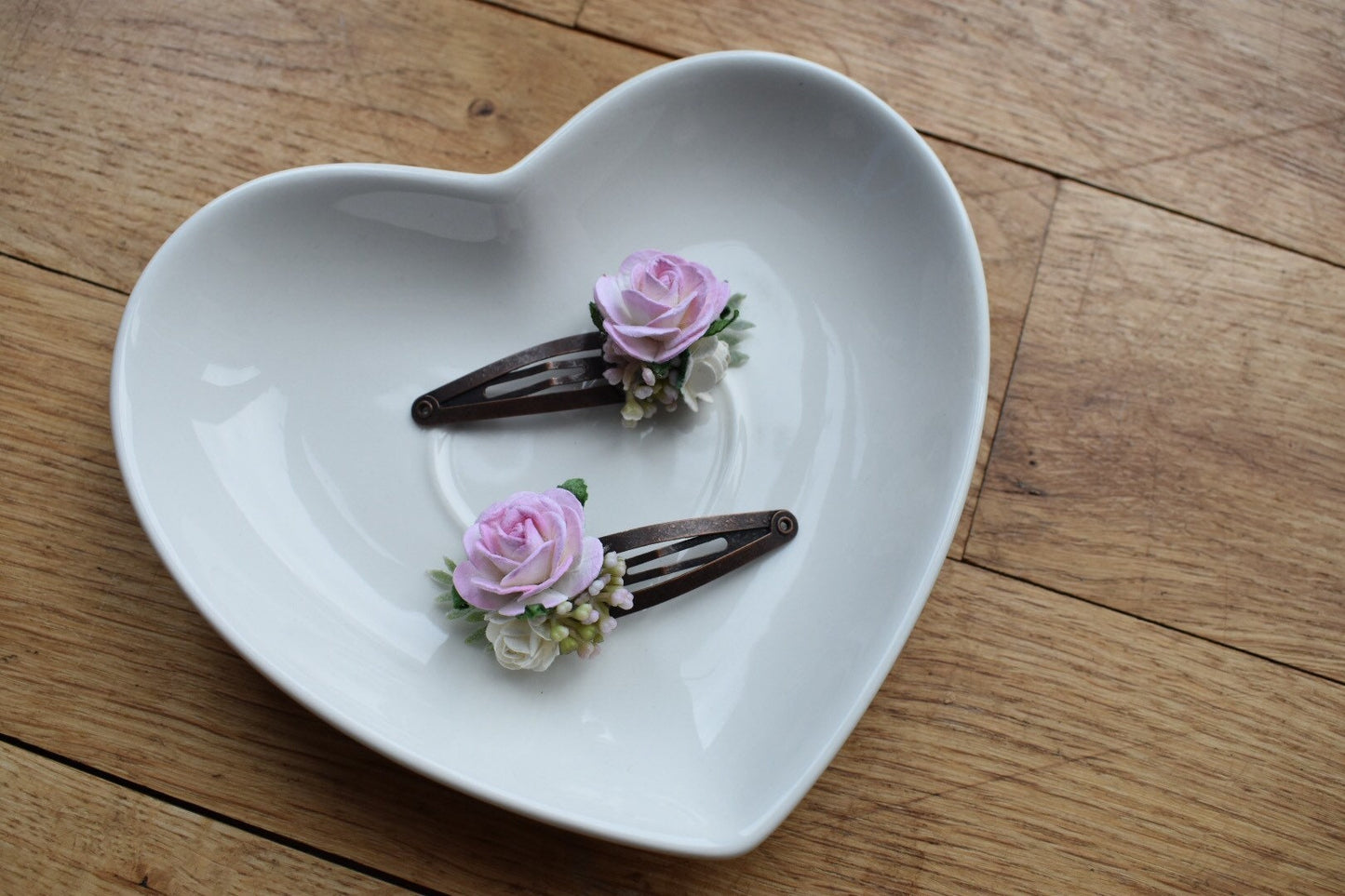 Pink flower girl clips