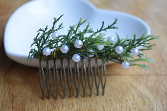 Pearls and foliage comb