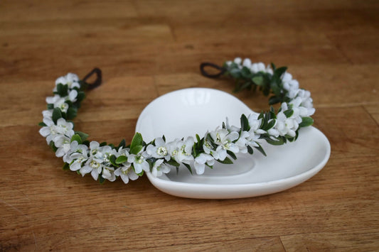 White blossom crown