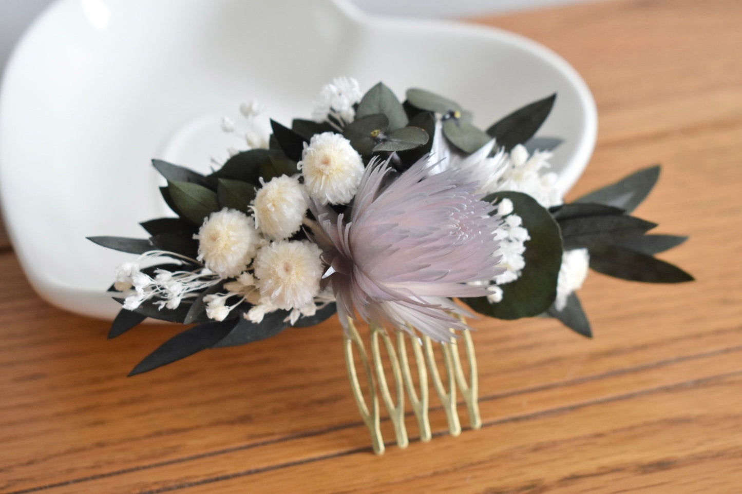 Grey helichrysum comb