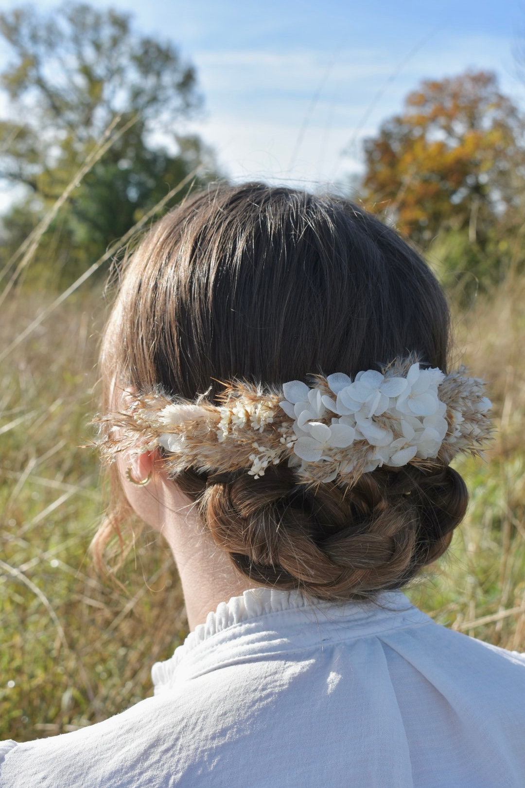 Bleached hydrangea and pampas hair vine