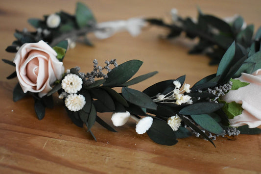 Children's crown in pale peach