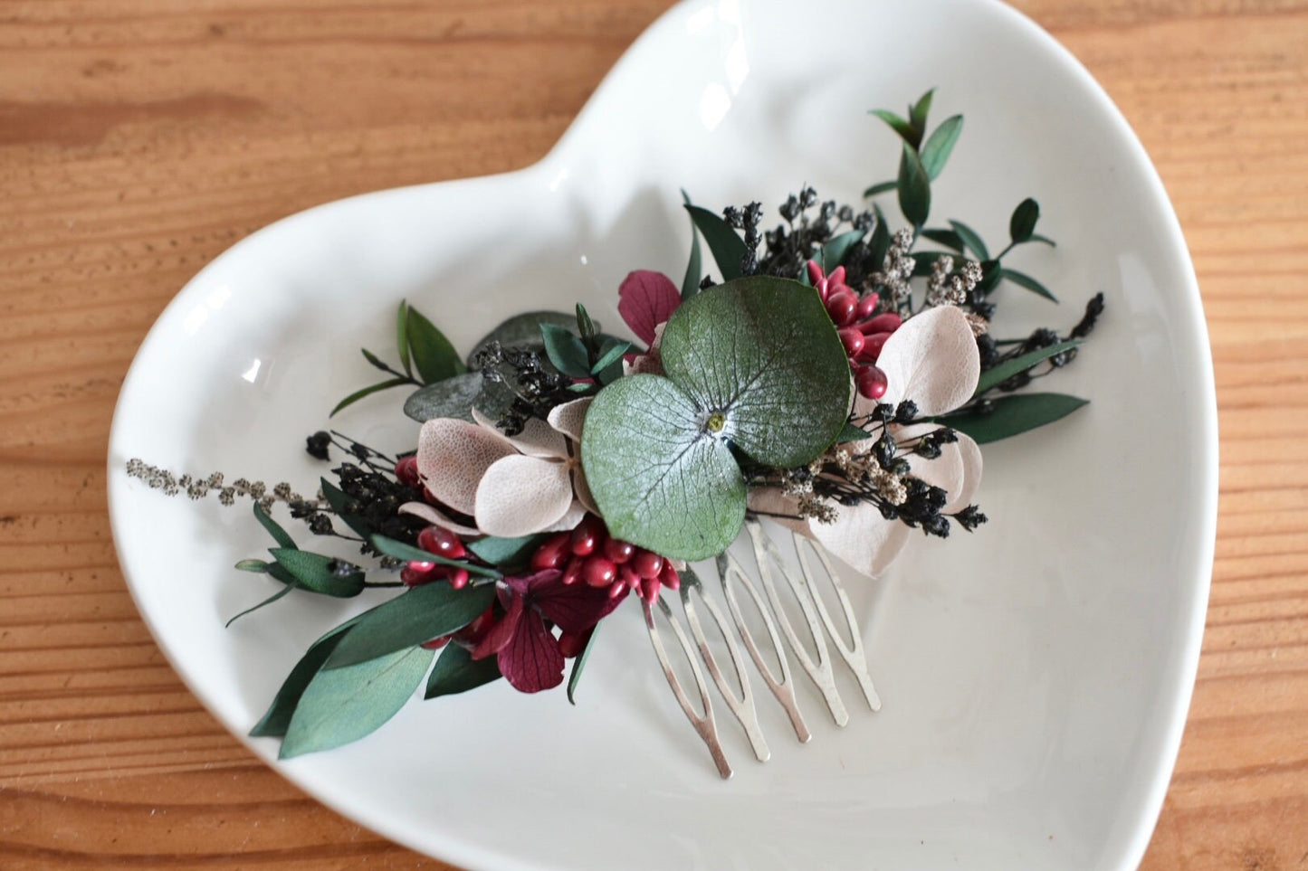 Nude, red and plum flower comb