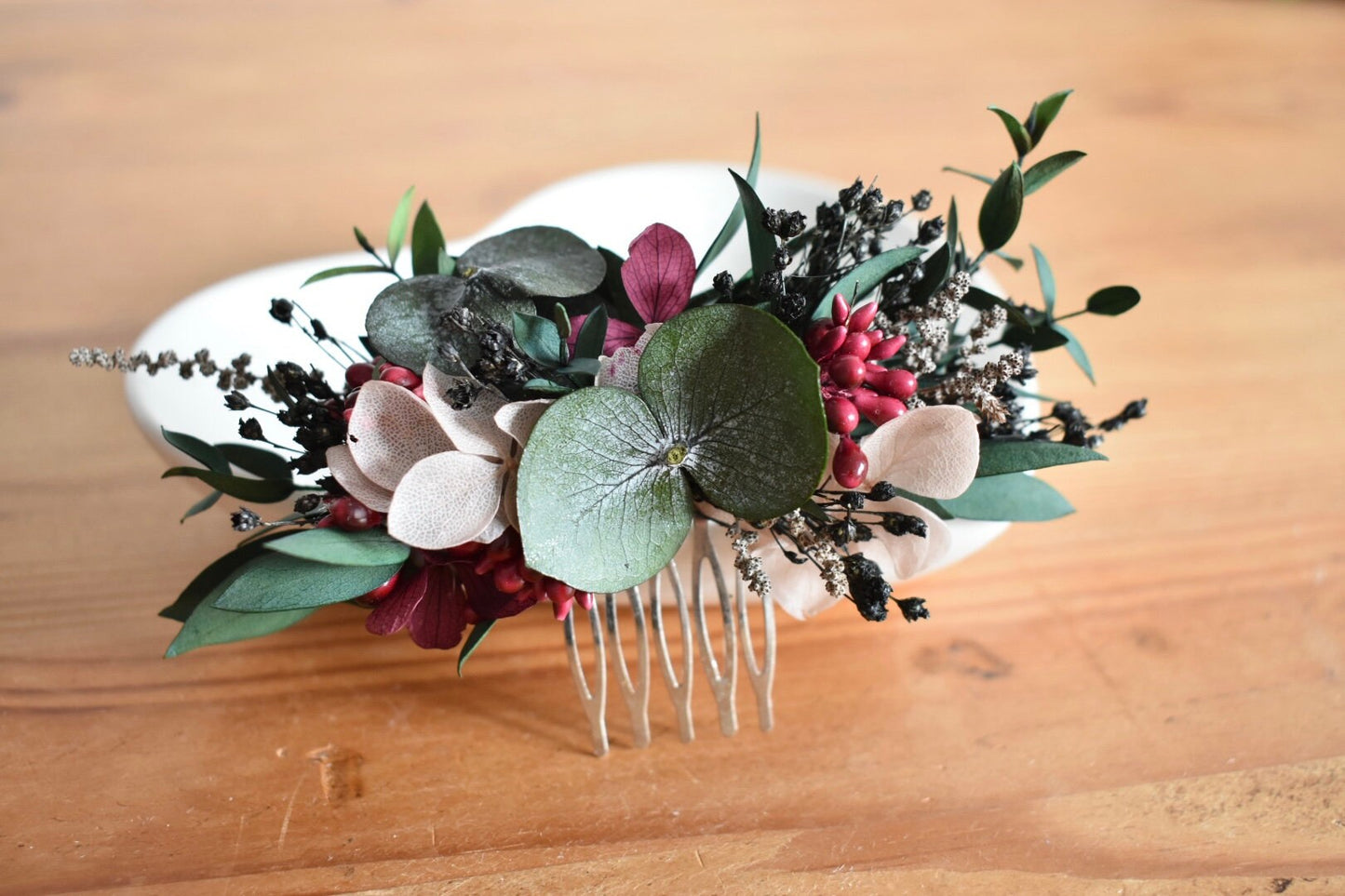 Nude, red and plum flower comb