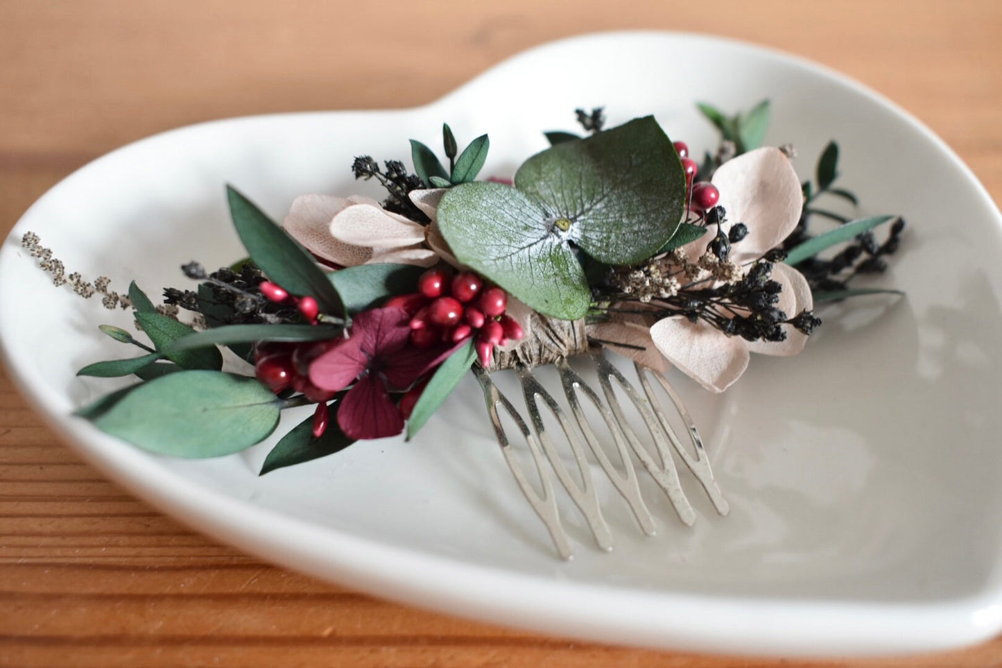 Nude, red and plum flower comb
