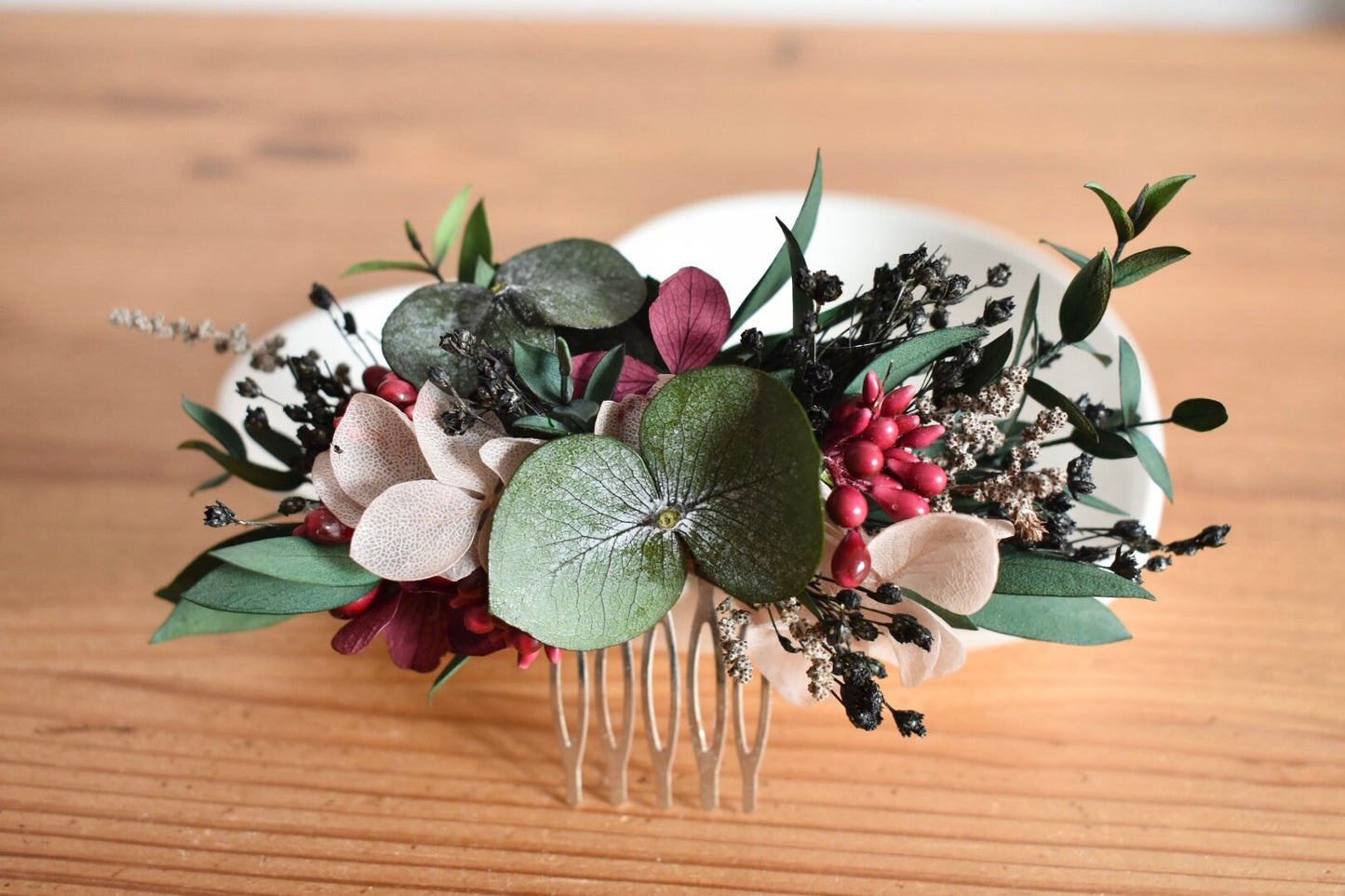 Nude, red and plum flower comb