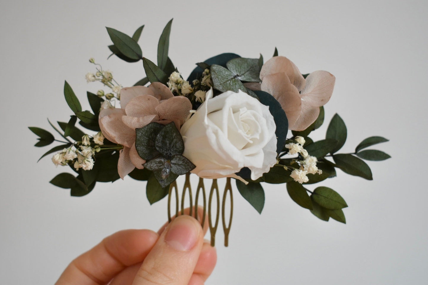 White rose and nude hydrangea comb