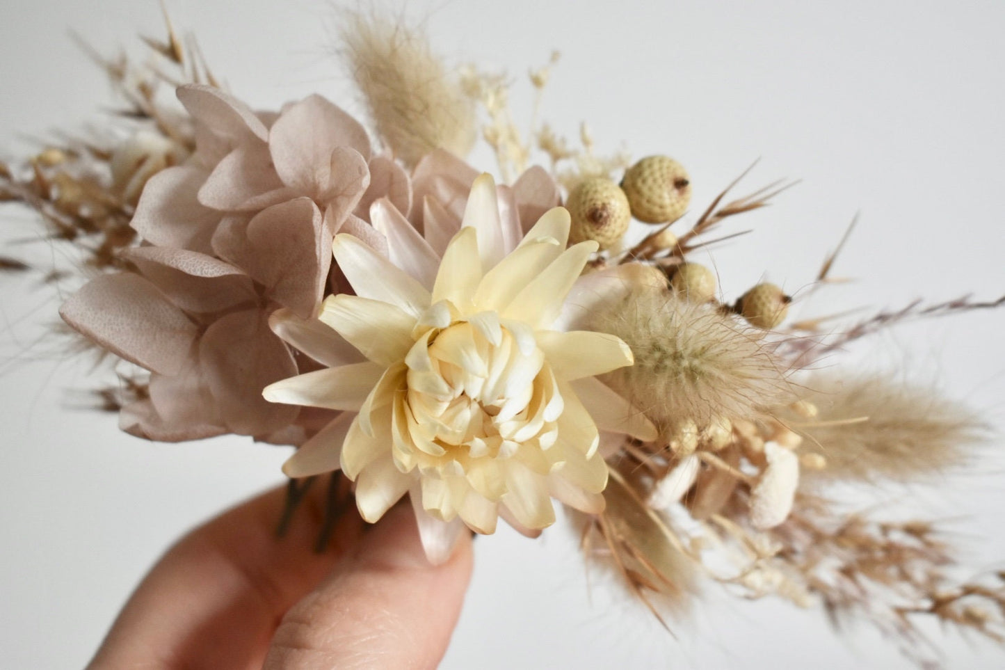 Boho nude mixed floral comb
