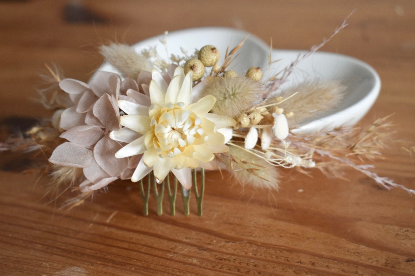 Boho nude mixed floral comb