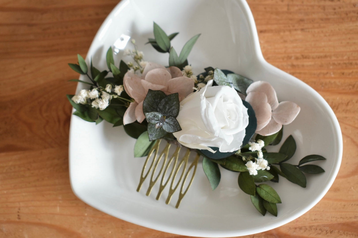 White rose and nude hydrangea comb