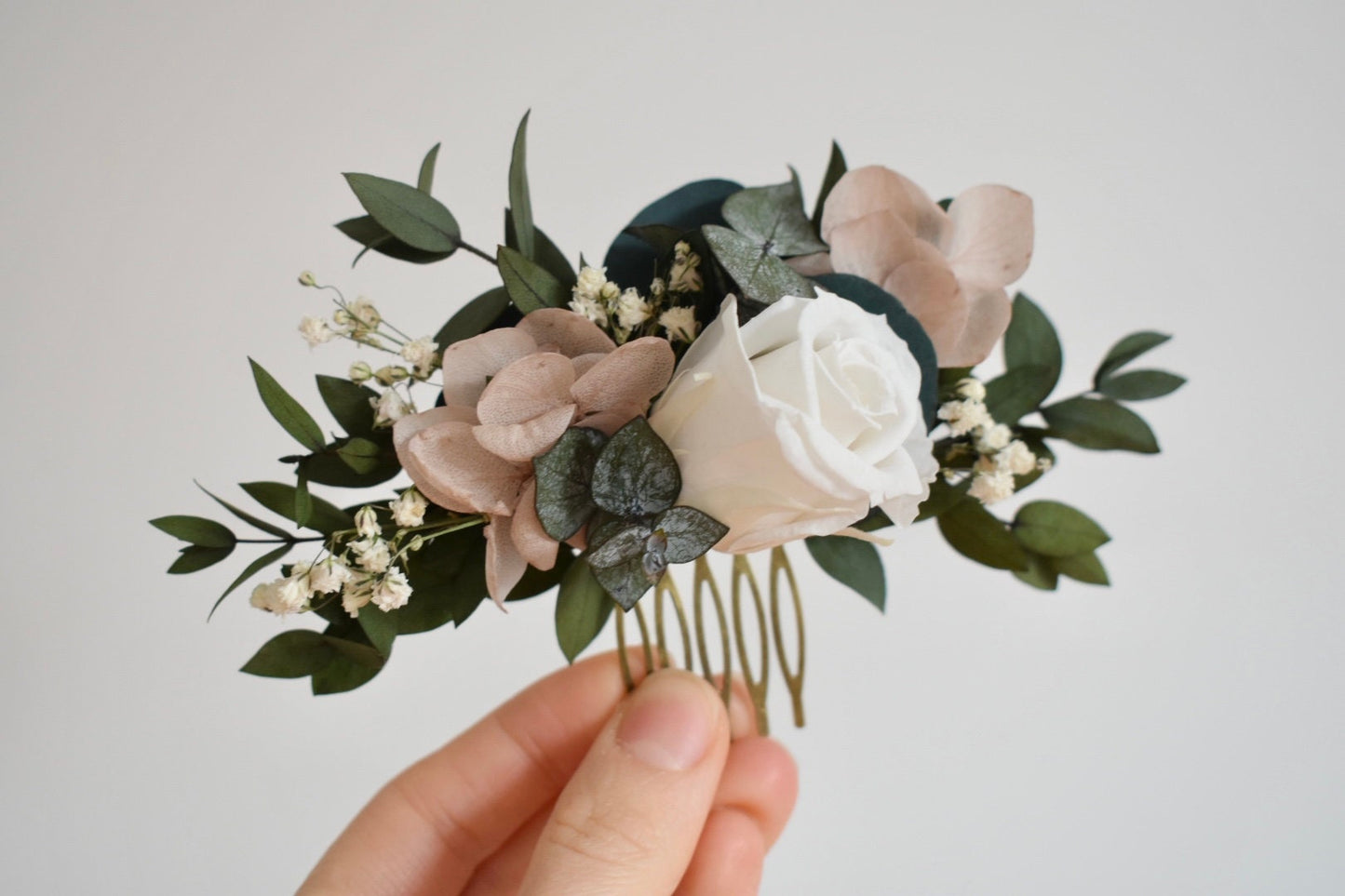 White rose and nude hydrangea comb