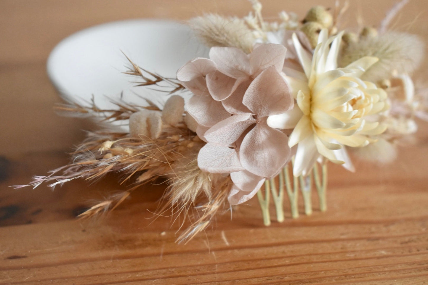 Boho nude mixed floral comb