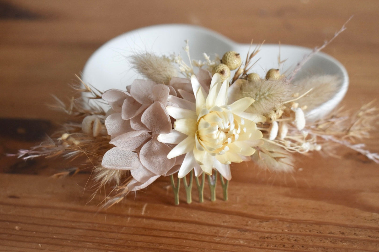 Boho nude mixed floral comb
