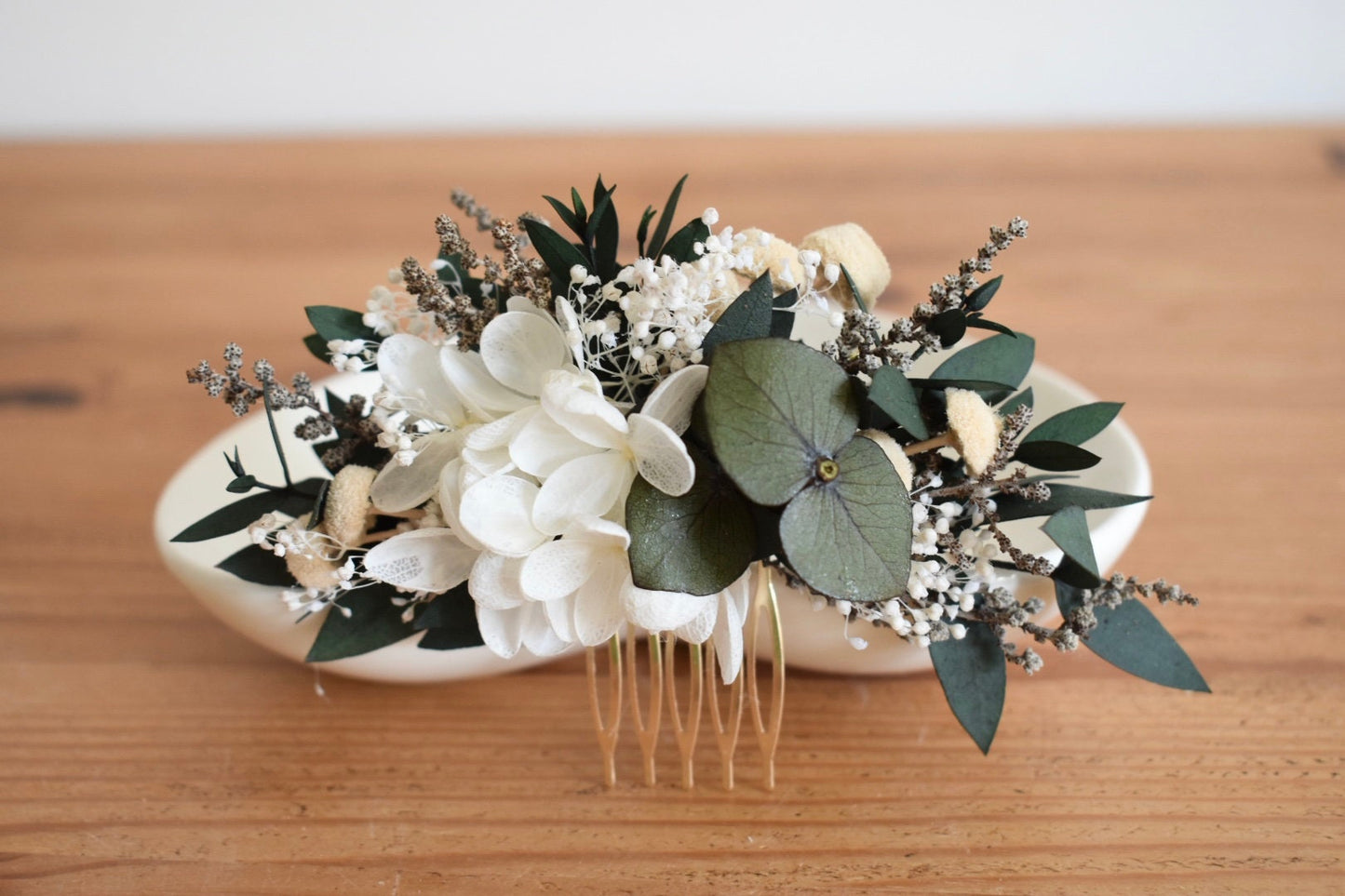 Hydrangea and eucalyptus flower comb