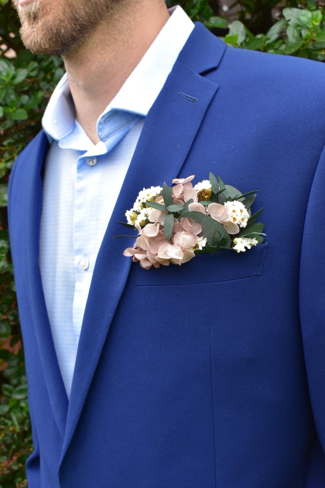 Nude hydrangea and daisy pocket boutonniere