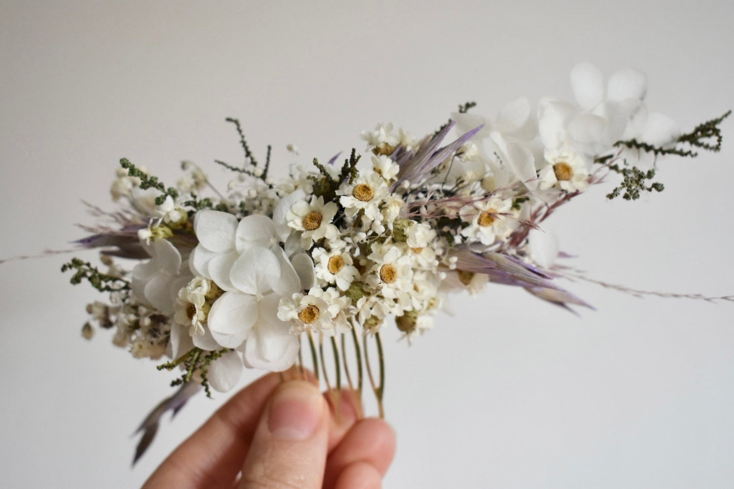 Hydrangea and daisy flower comb with purple and pink