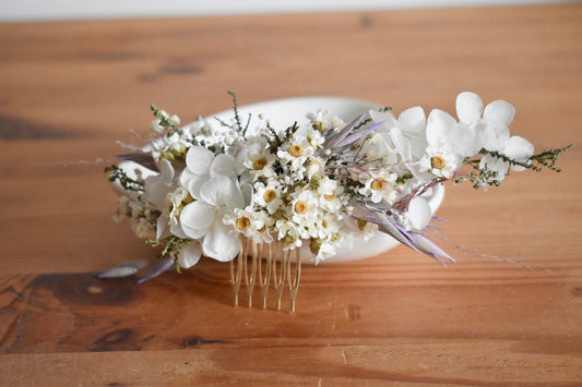 Hydrangea and daisy flower comb with purple and pink