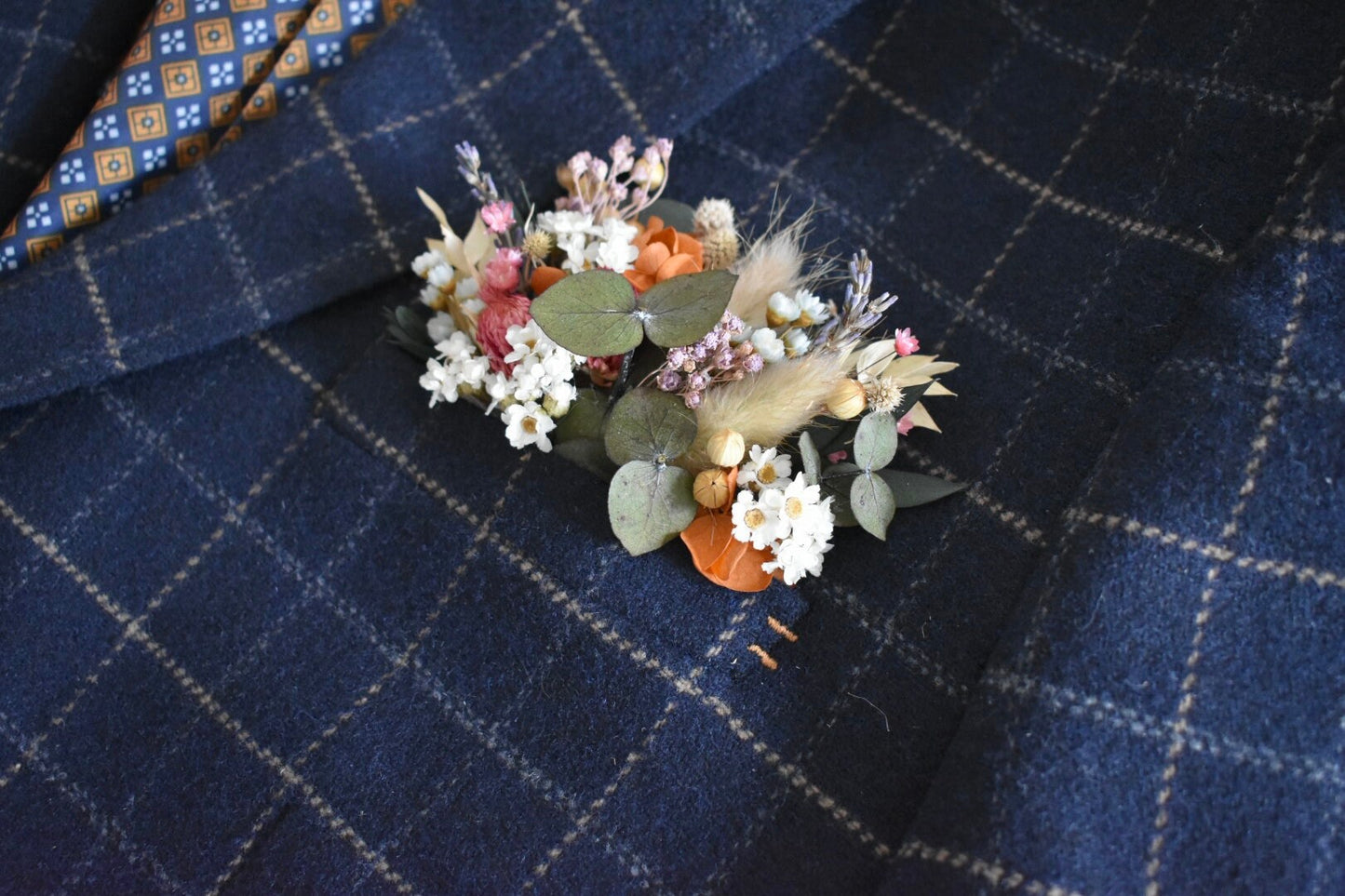 Mixed colour pocket boutonniere