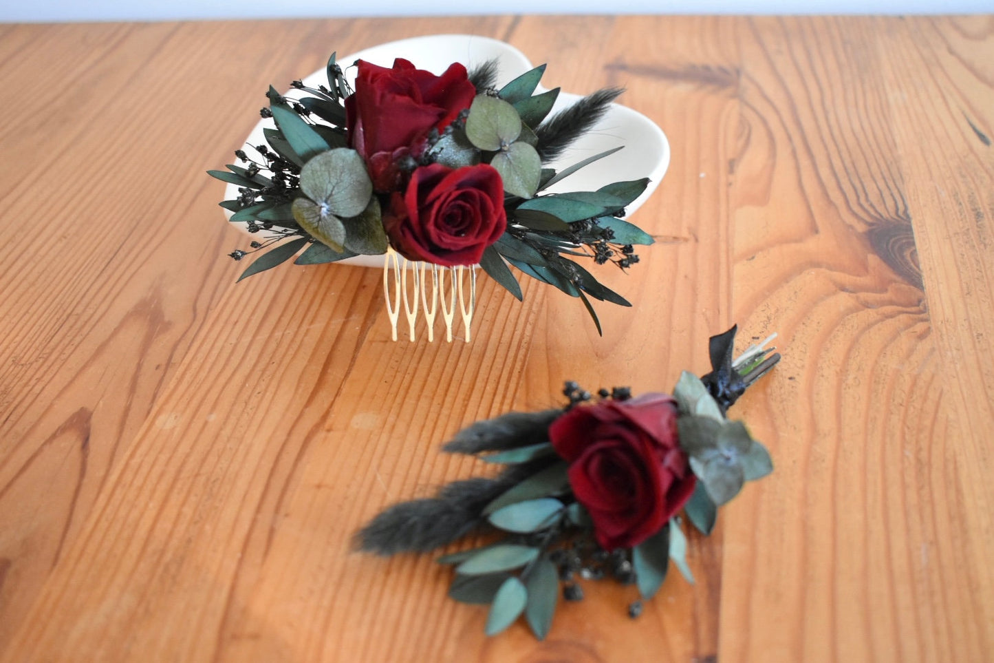 Red and black floral comb