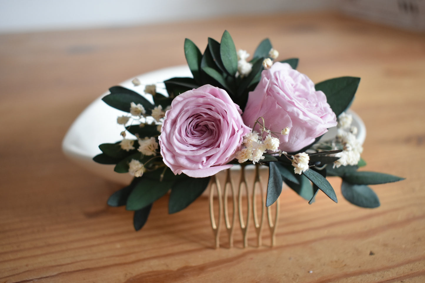 Pink rose and gypsophila flower comb
