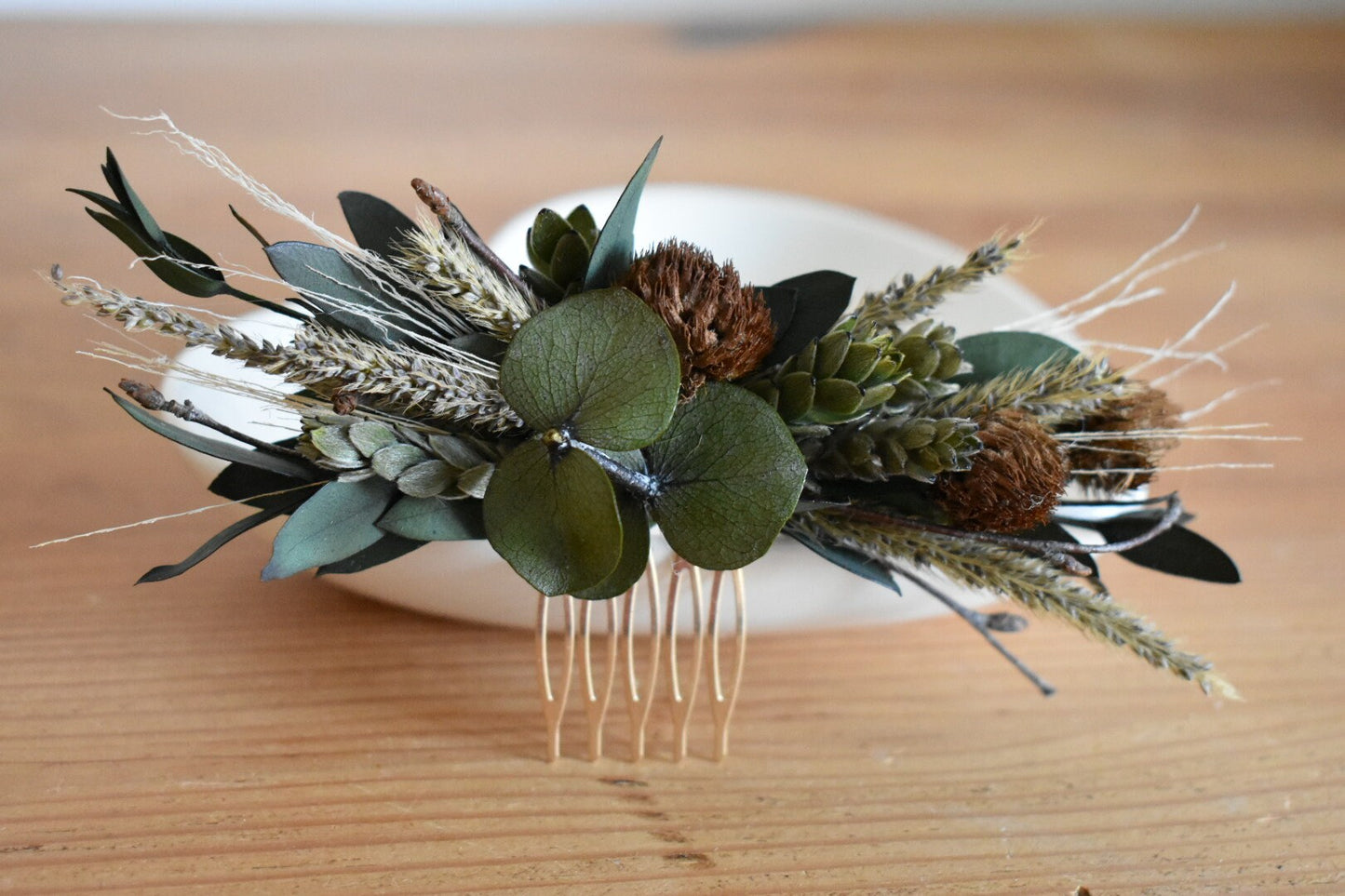 Dried foliage comb