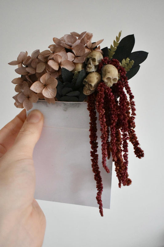 Pocket boutonniere with skulls