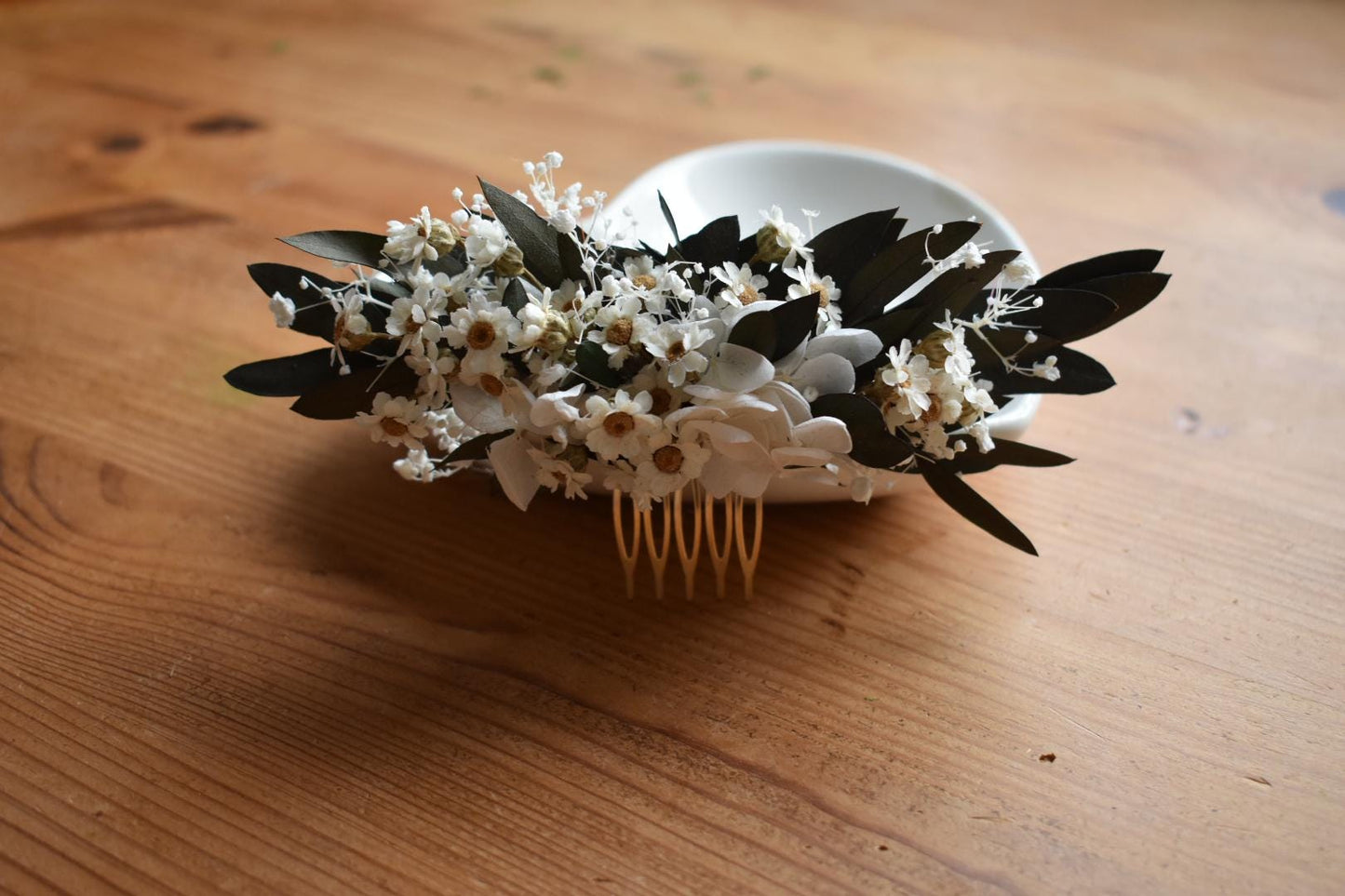 Daisy and eucalyptus comb