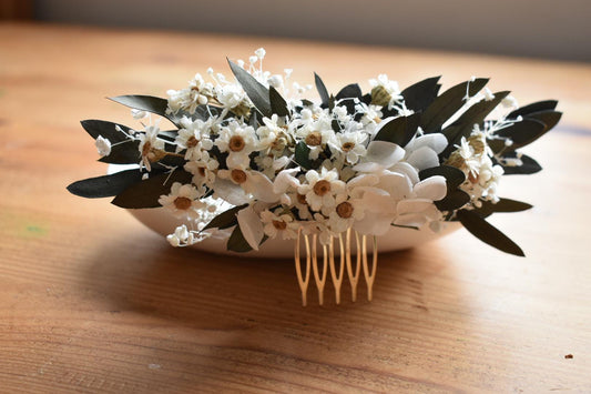 Daisy and eucalyptus comb