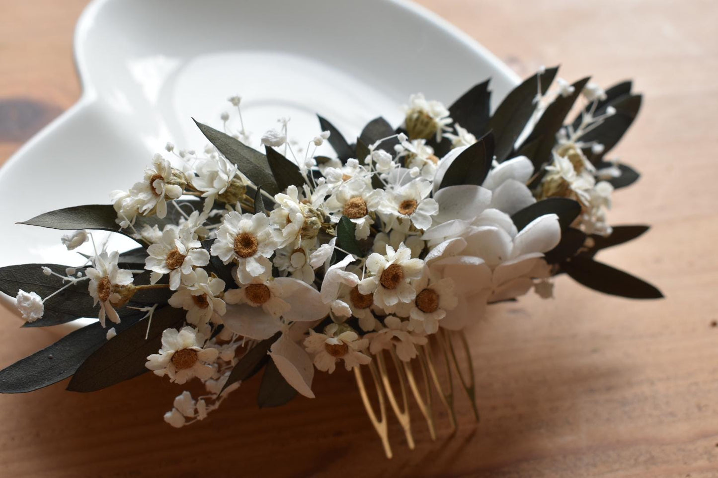 Daisy and eucalyptus comb