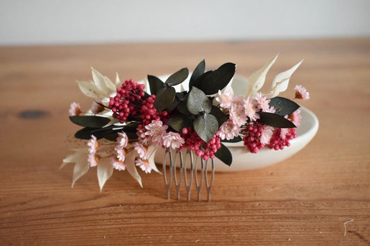 Dried flower hair comb in pink