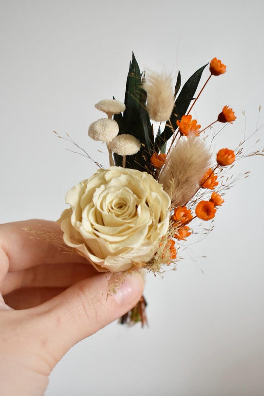 Rose boutonniere with orange glixia