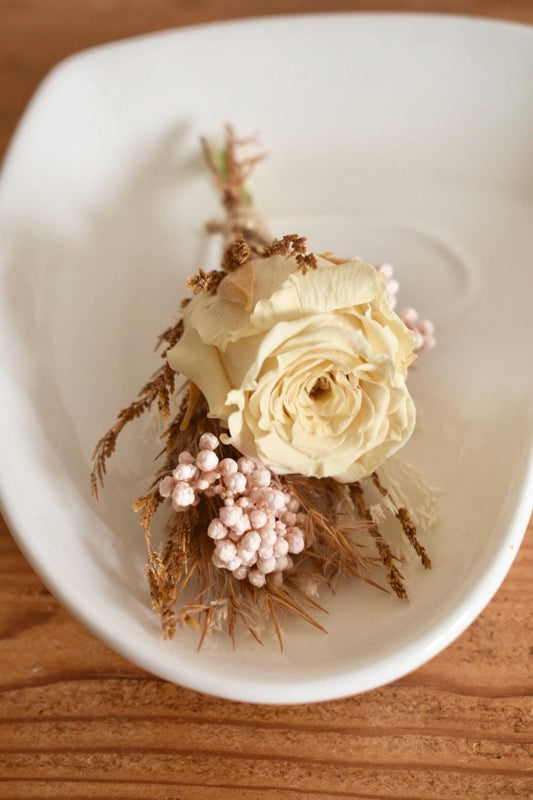 Boho rose boutonniere