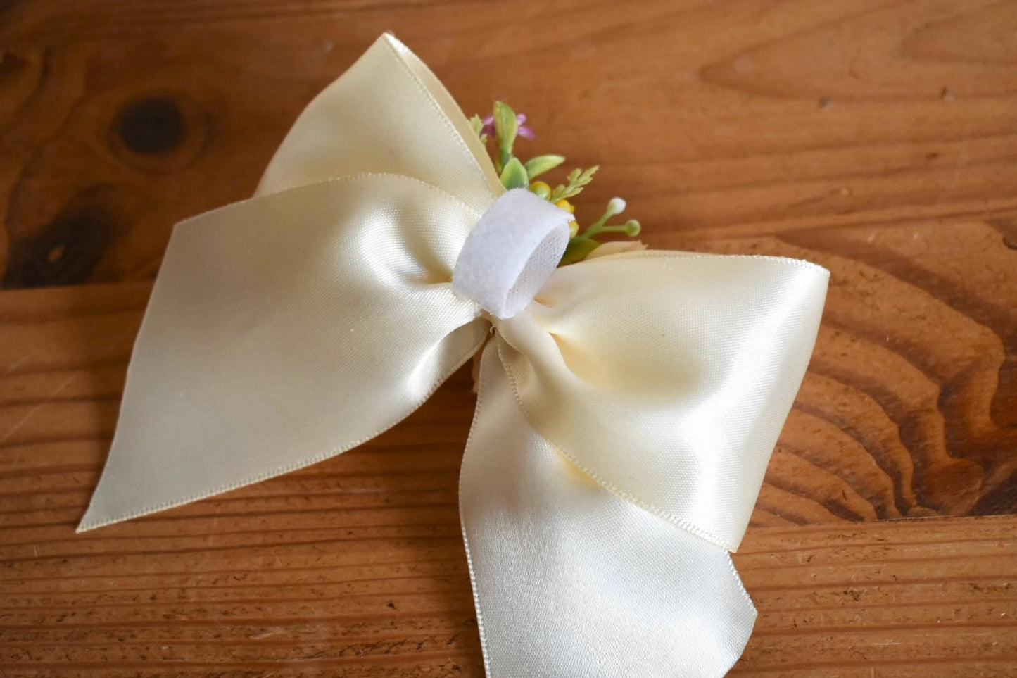 Floral bow pet accessory