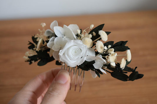 White rose flower comb