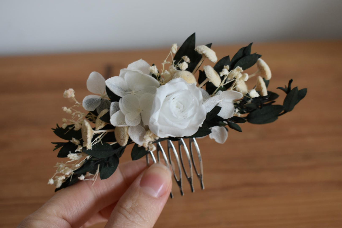 White rose flower comb