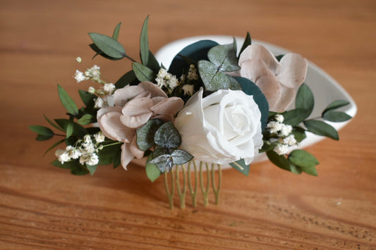White rose and nude hydrangea comb